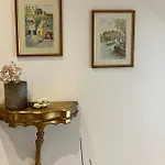 Unique 3*