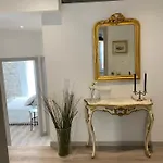 Unique 3*