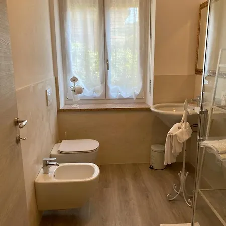 Unique בית הארחה 3*