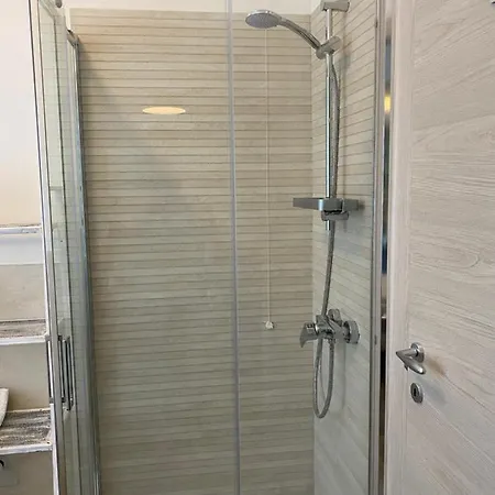 Unique בית הארחה 3*