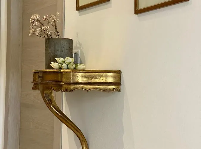 Unique Affittacamere 3*