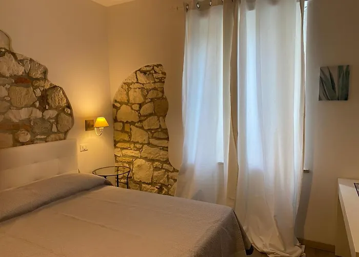 Unique Affittacamere 3*