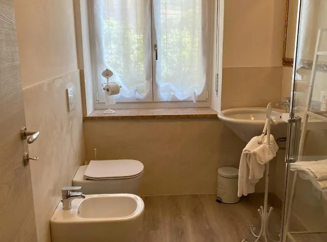 Unique Affittacamere 3*